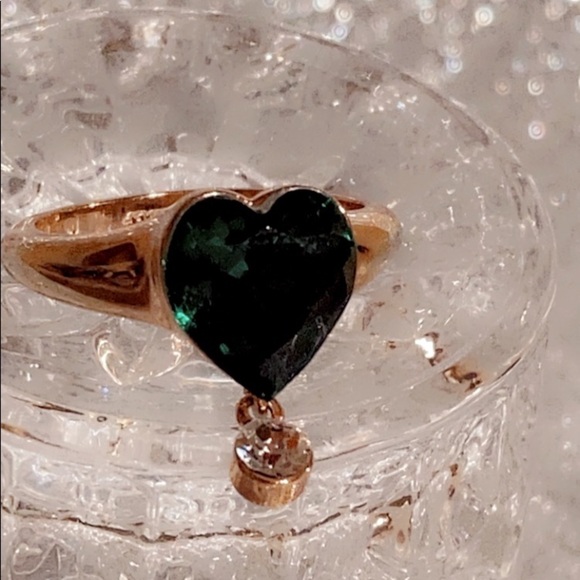 ๐Beautiful Green RING - Picture 4 of 6